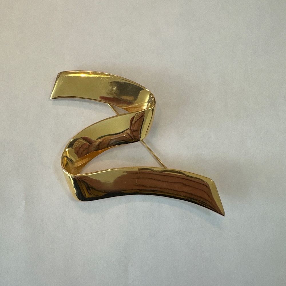 Monet Signed Zig-zag Gold brooch